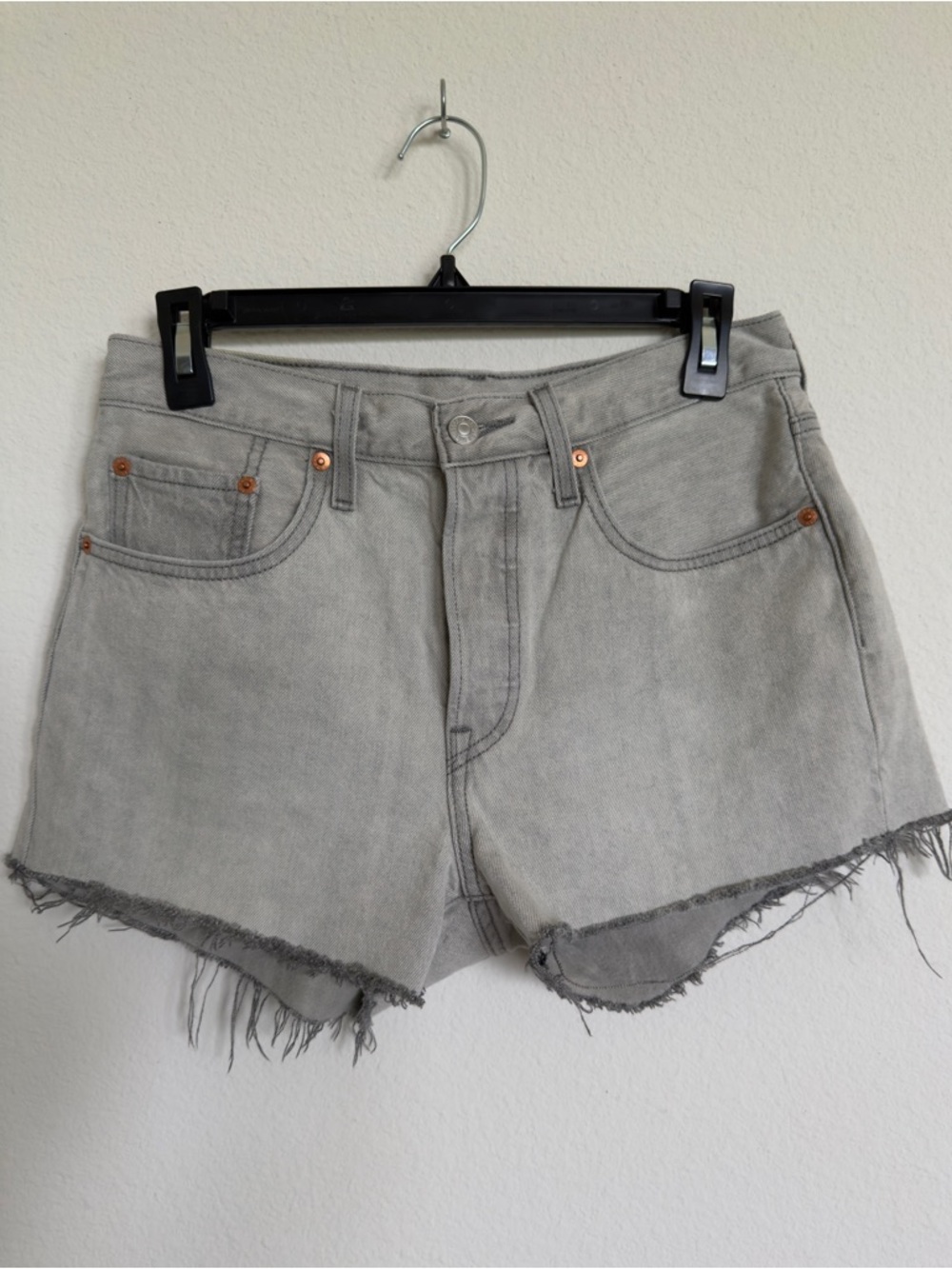 Levi's Women's 501 High Rise Grey Frayed Hem Denim Cutoff Summer Shorts Size W27